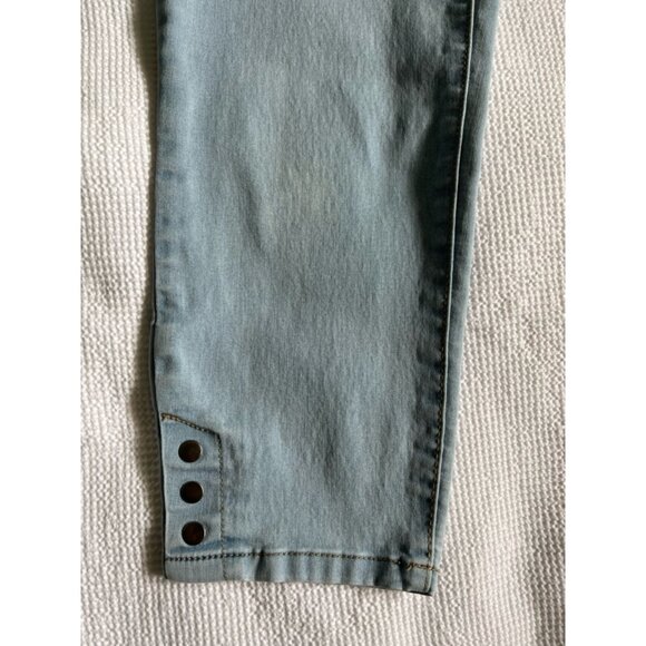 Light blue stretch denim capris - Picture 3 of 4